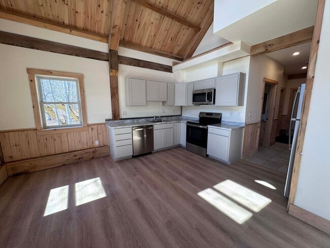 Building Photo - Meadow Woods