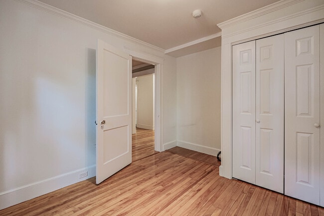 Building Photo - 197 Pine St