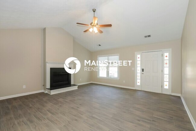 Building Photo - 3 Bedroom Pet-Friendly Home in LOGANVILLE,...