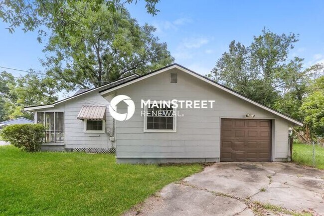 Building Photo - 3 Bedroom Pet-Friendly Home in Jacksonvill...