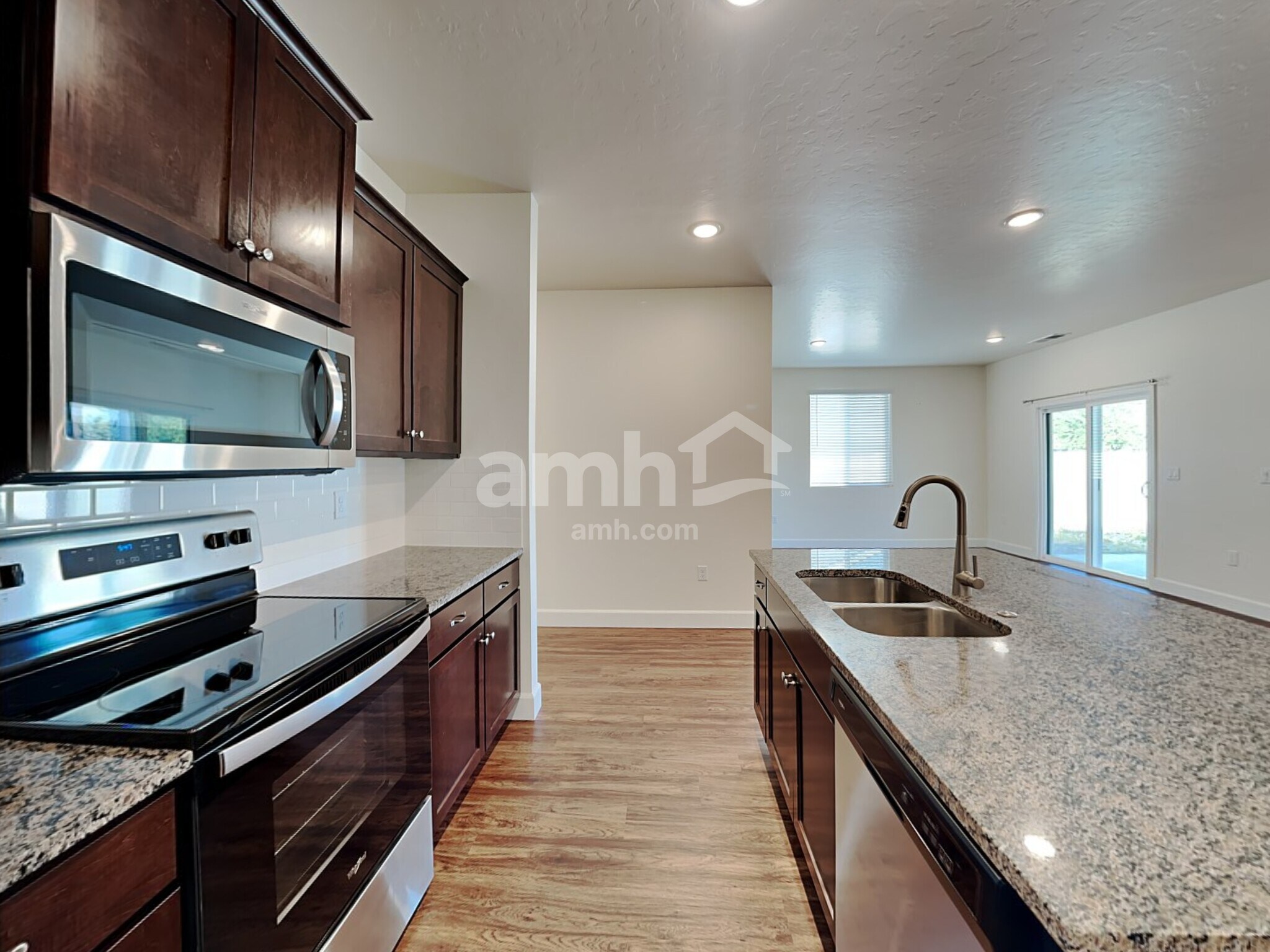 Building Photo - 1854 N Oconner Ave