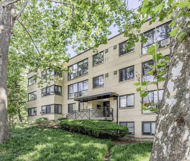 Building Photo - 3901 Tunlaw Rd NW