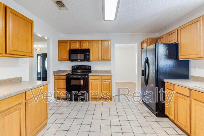 Building Photo - 1210 Spring Dr