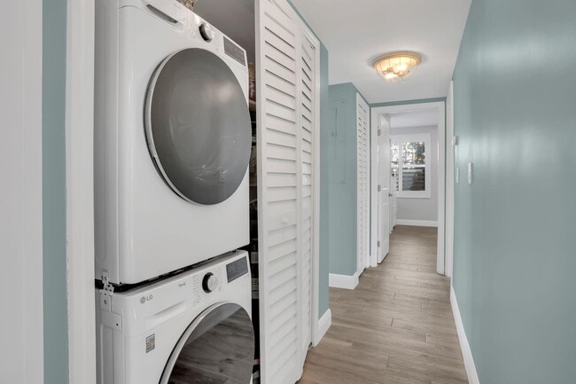 Building Photo - 320 S Ocean Blvd