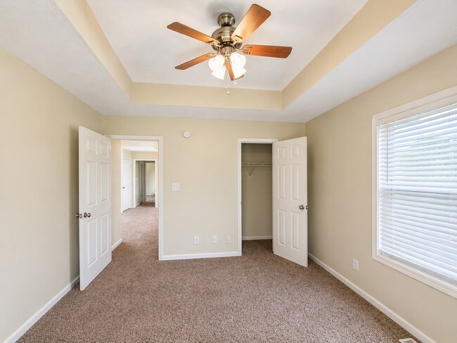 Building Photo - 994 Bobcat Dr