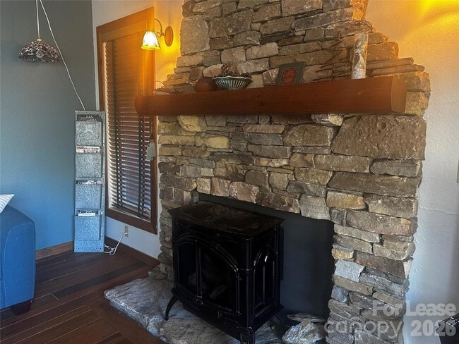 Building Photo - 300 Creekside Wy