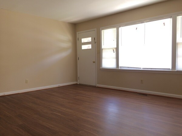 Building Photo - 3 Bedroom 1 Bath House