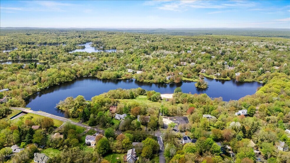 Building Photo - 117 Pond Rd