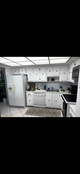 Building Photo - 18011 Biscayne Blvd