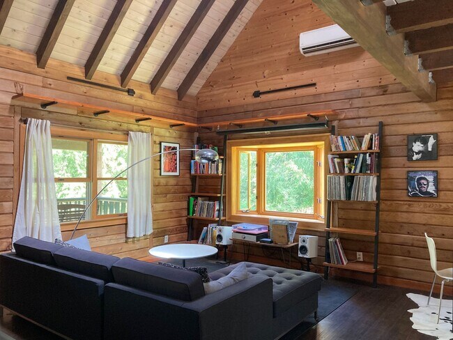 Building Photo - Pet-Friendly 3-Bedroom Home with Beach Access