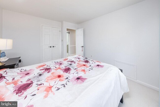 Building Photo - 980 Old Holly Dr