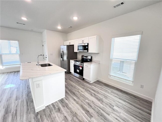 Building Photo - 841 Reading RR Ln