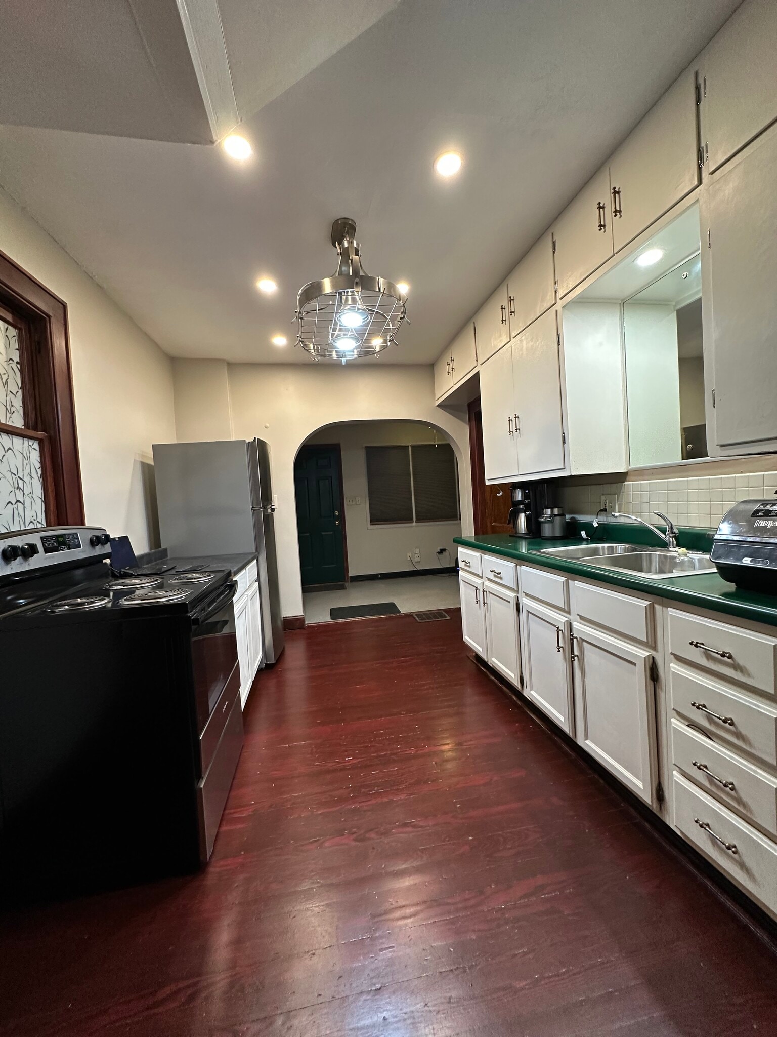 Building Photo - 784 Carpenter St