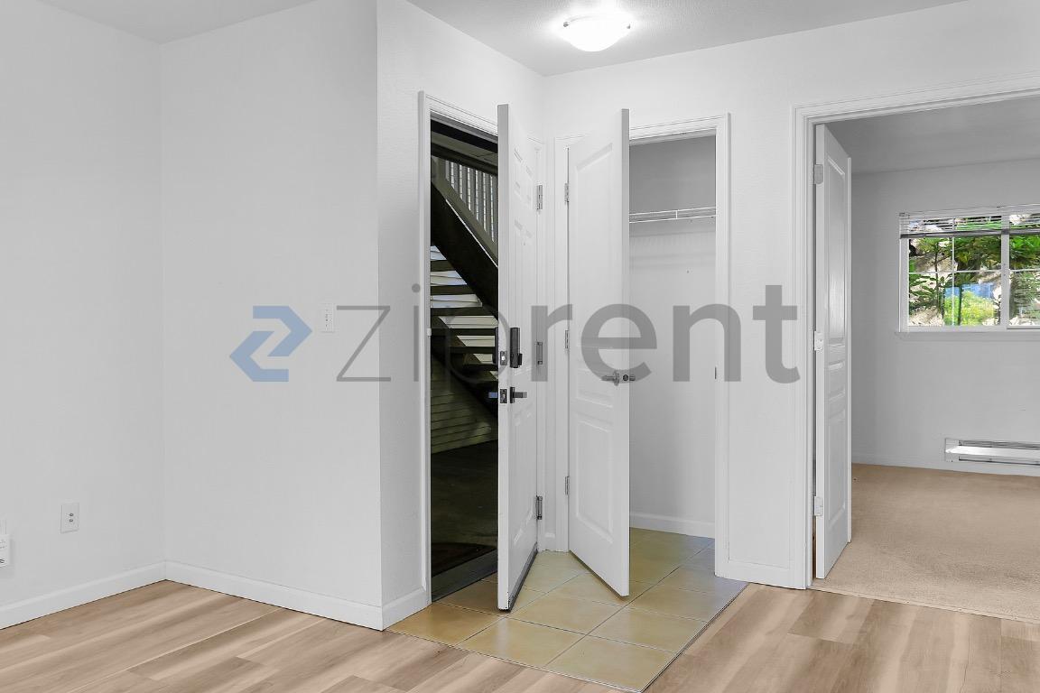 Building Photo - Unit A105
