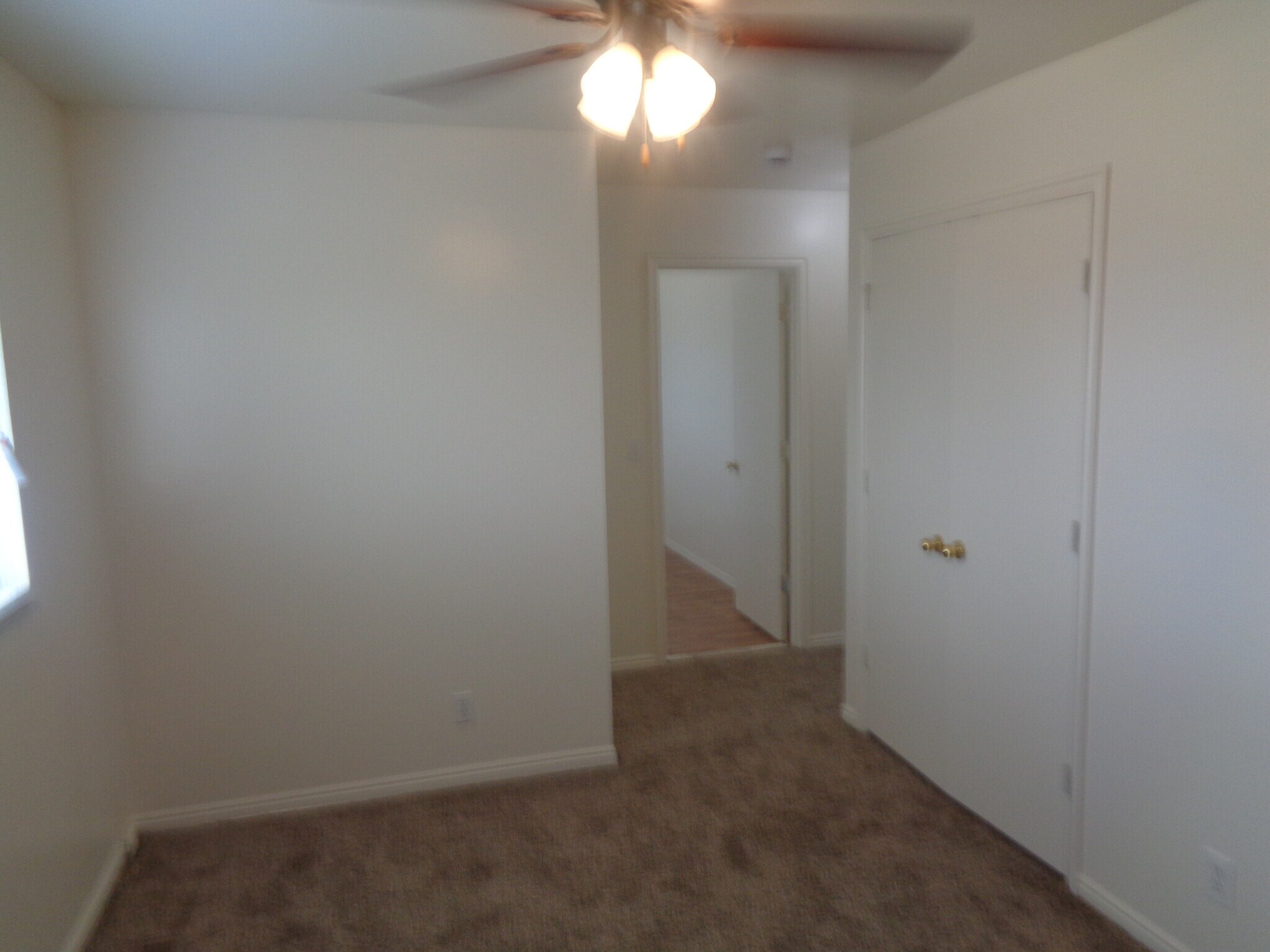 Building Photo - 777 Valley View Dr