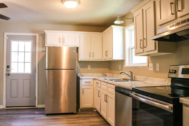 Building Photo - Gated Community Living