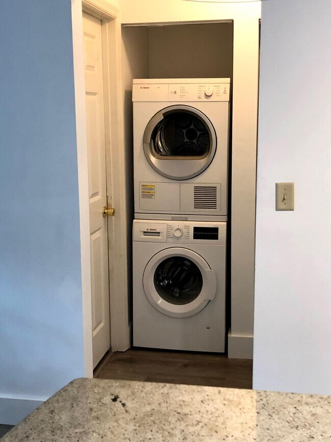 Building Photo - 337 W Coleman Blvd