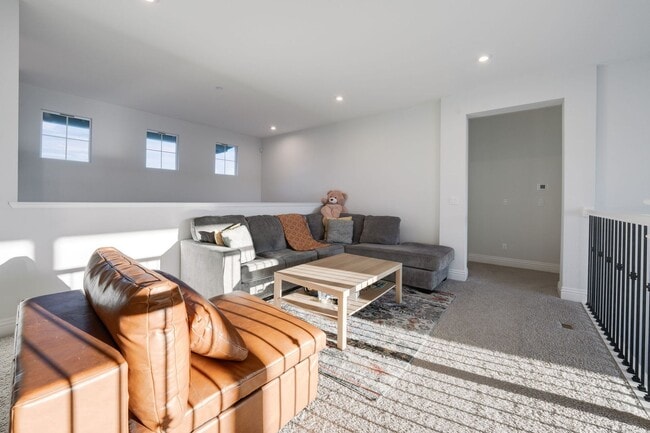 Building Photo - Luxury 4 Bedroom Home in Gated El Dorado Hills Community!