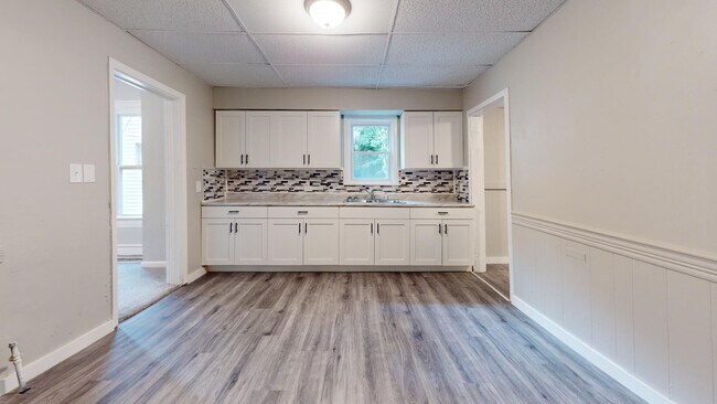 Building Photo - Old Brooklyn Area - 4 Bedroom - 1 Bath - Single Family Home