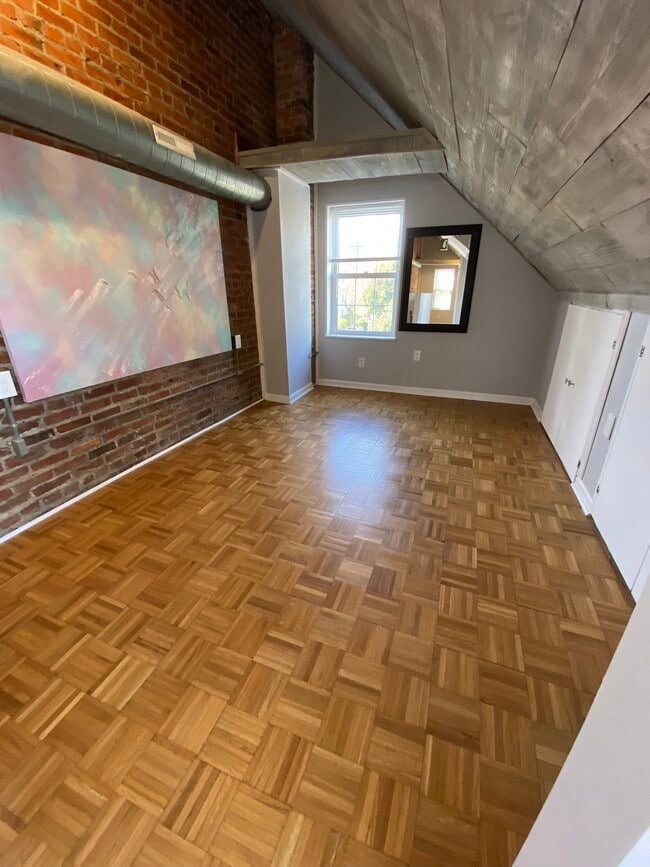 Building Photo - 64 Grove St