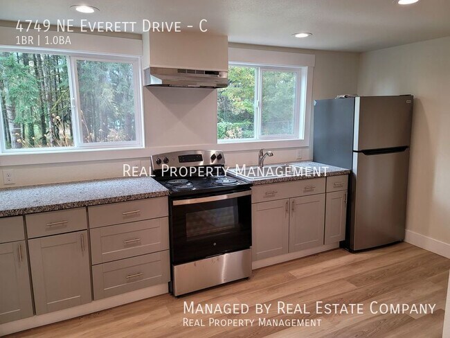 Building Photo - 4749 NE Everett Dr