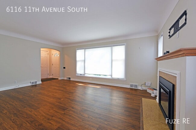 Building Photo - 6116 11th Ave S
