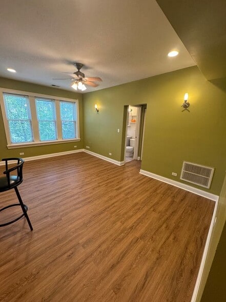 Building Photo - 6812 N Wayne Ave