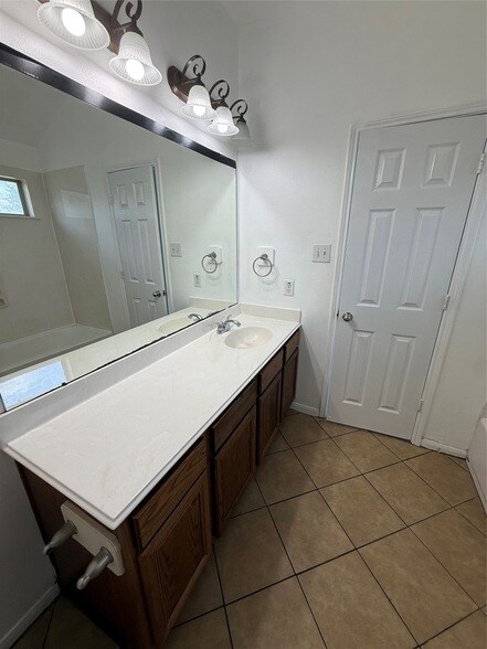 Building Photo - 12650 Redbud Villa Lane