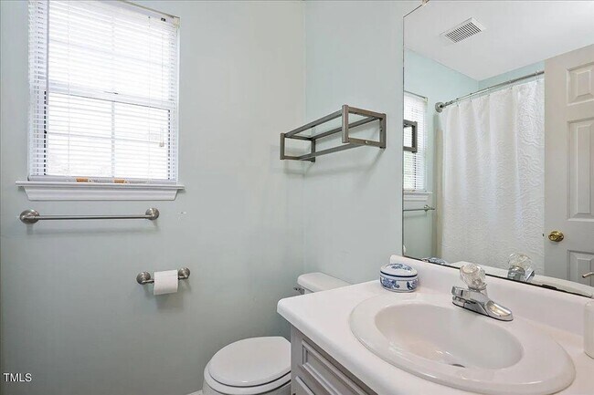 Building Photo - 3 Bedroom Home in Heart of Raleigh!