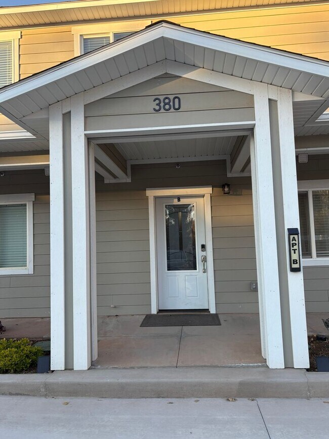 Primary Photo - 380 Utah Ave