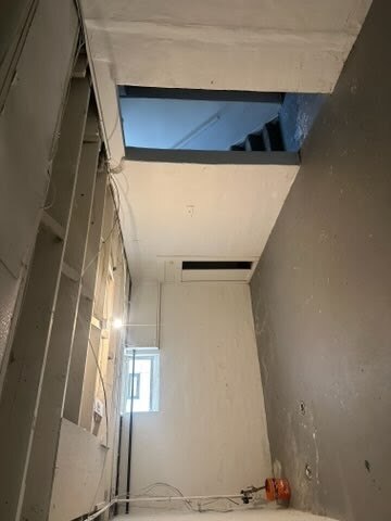 Building Photo - 1116 E 2nd St