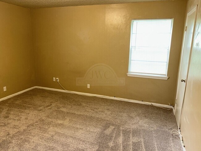 Building Photo - 1302 Becker Dr