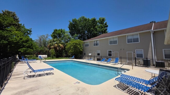 Building Photo - FOR RENT 2 bed 2.5 bath Condominium