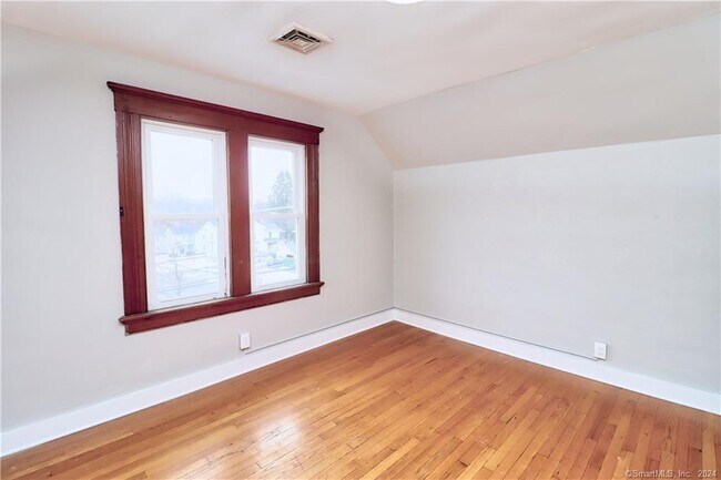 Building Photo - 165 Elm St