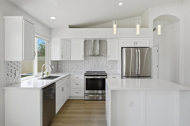 Building Photo - 5958 E Kelton Ln