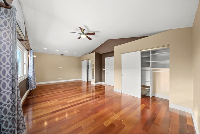 Building Photo - 7432 W Ainslie St