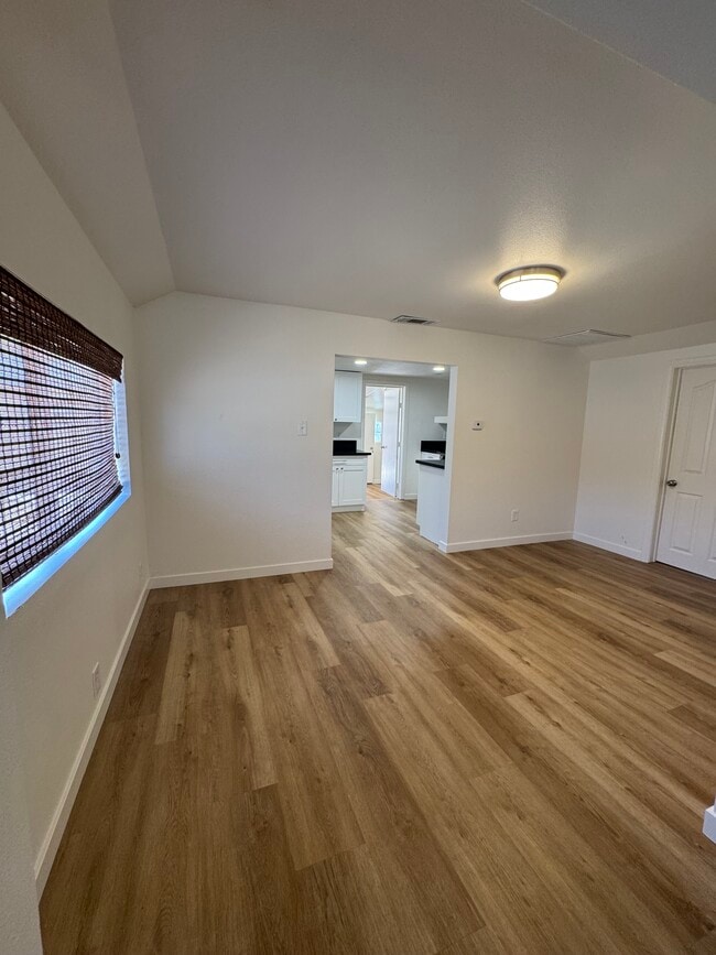 Building Photo - 40253 Johnston Ave