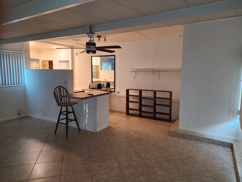 Building Photo - 465 SW 59th Ave