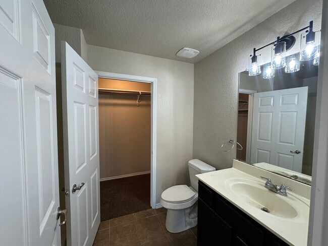 Building Photo - 4-Bedroom Home in Mission Del Lago – Historic South San Antonio