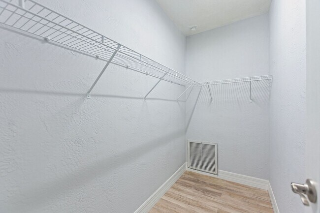 Building Photo - A Truly Charming Find! Discover this stunning 1-bedroom, 1-bath duplex in the highly sought-after...