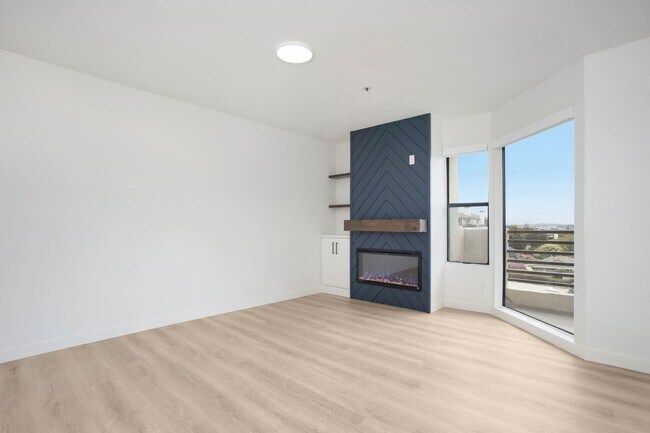 Building Photo - Welcome to Luxurious Villa Balboa in Newpo...