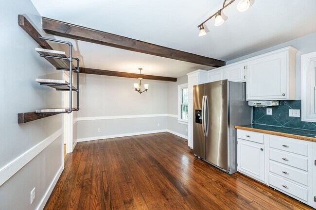 Building Photo - Generously Sized Midlothian Home Move In R...