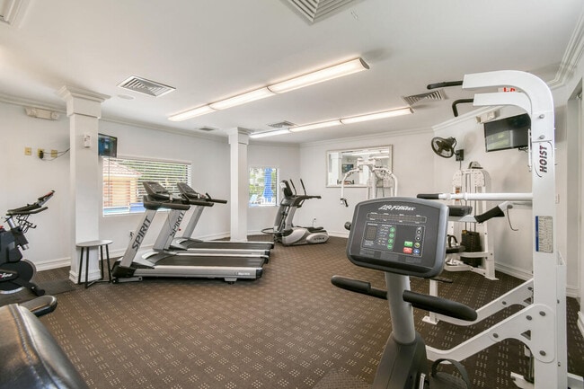 Building Photo - 28 Uno Lago Dr