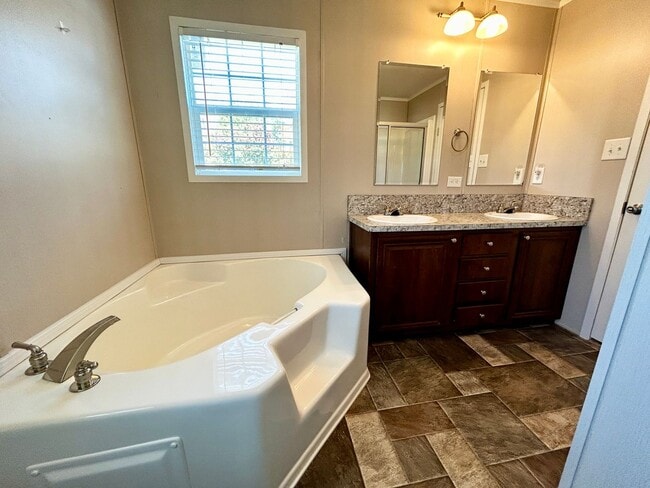 Building Photo - 3 Bedroom/2 bathroom home for rent