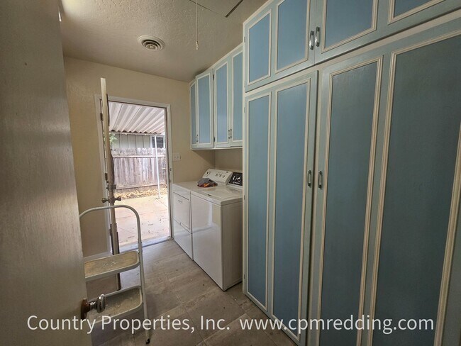 Building Photo - 4-Bedroom in the Garden Tract with Shop & ...