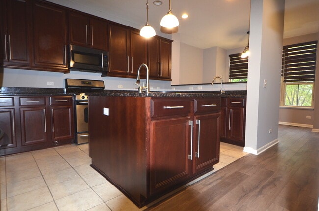Building Photo - 756 N Aspen Dr