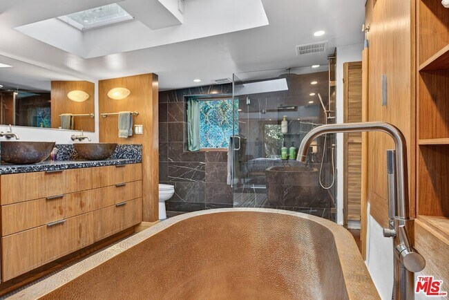 Building Photo - 1738 Topanga Skyline Dr