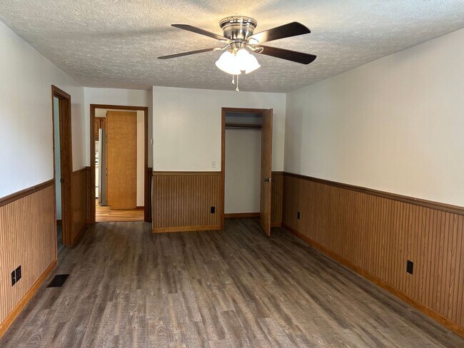 Building Photo - 2 Bedroom, 1 Bath One Level Blountville