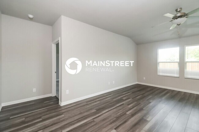Building Photo - 4 Bedroom Pet-Friendly Home in Fort Worth, TX with Main Street Renewal