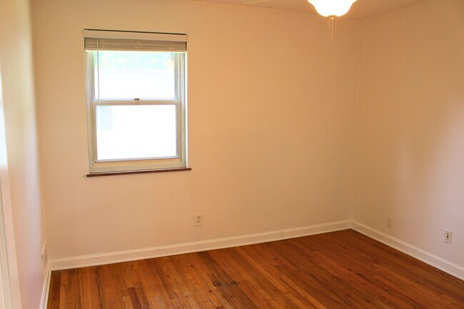 Building Photo - 3806 Gardner Ave